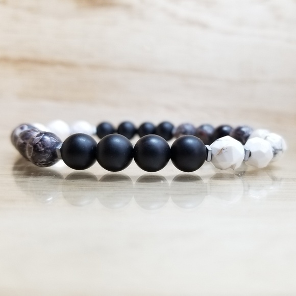 White & Black Howlite Beaded Bracelet - Picture 2 of 6